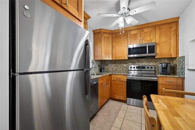 7625 Sun Island Dr S Unidad 207