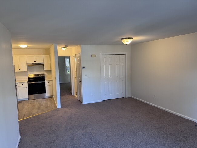Photo - 2558 Whitney Ave Unidad A