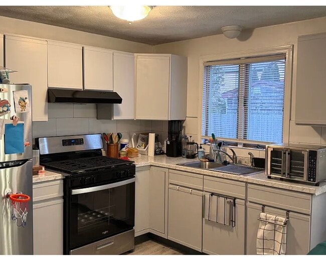 Building Photo - 294 Grosvenor Ave Unit 294