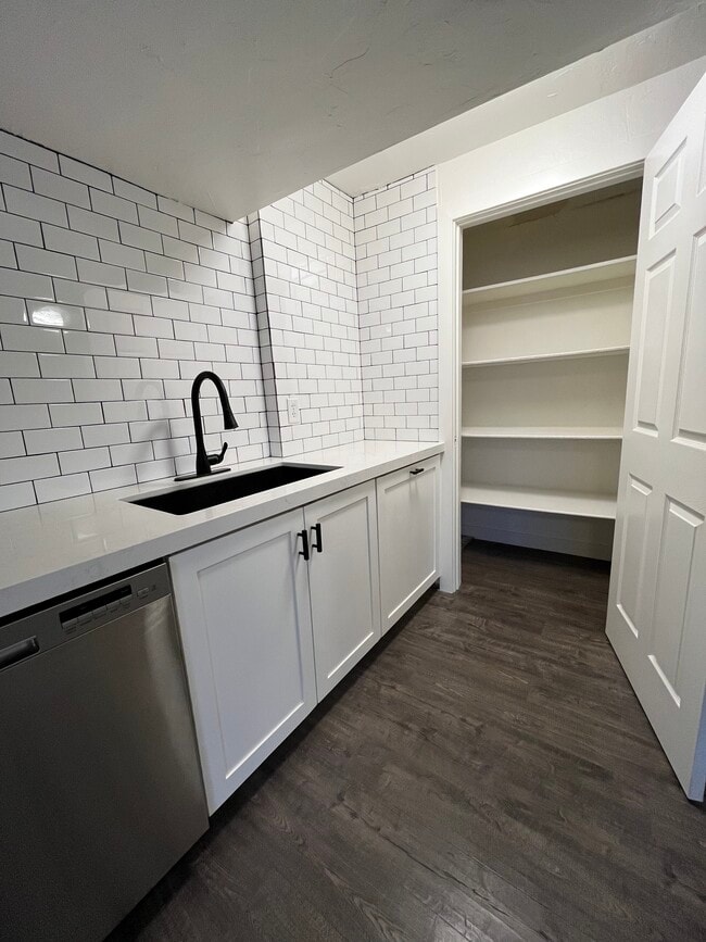 Photo - 415 Valley View Dr