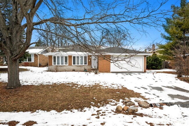 Building Photo - 7218 W 110th Pl