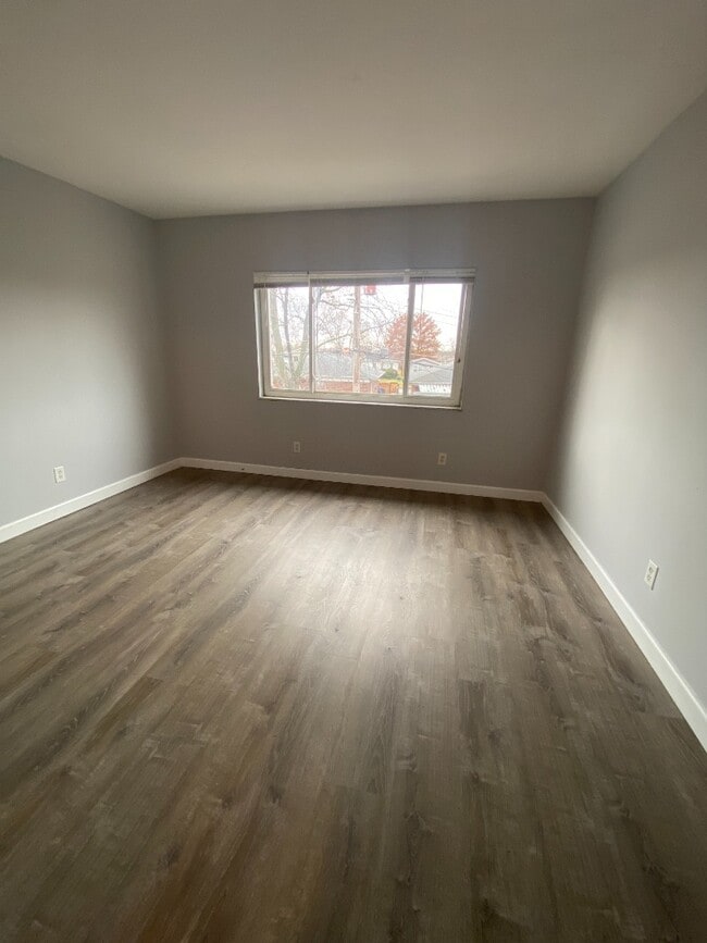 Photo - 814-D Schirmer Unit D