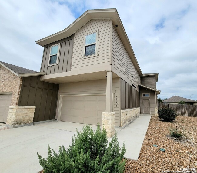 Building Photo - 2251 Avery Village