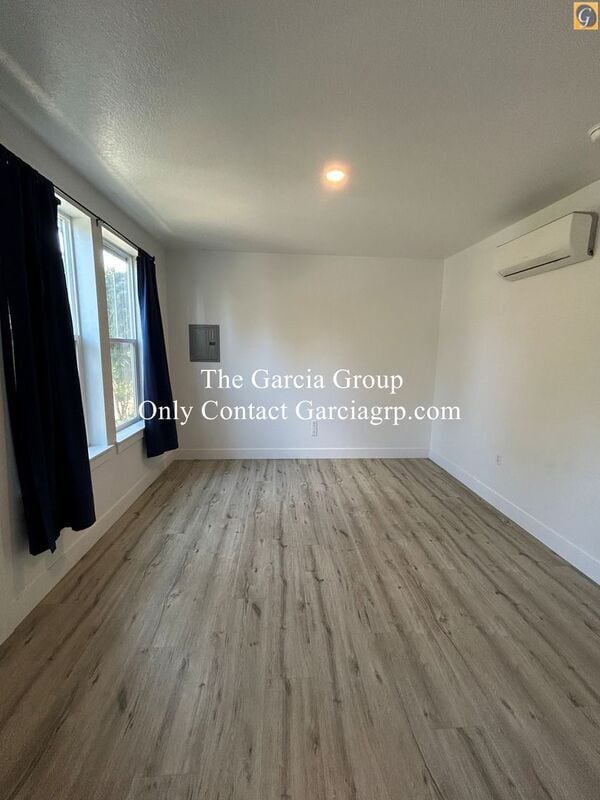 Photo - 8780 SE Flavel St Unidad Studio