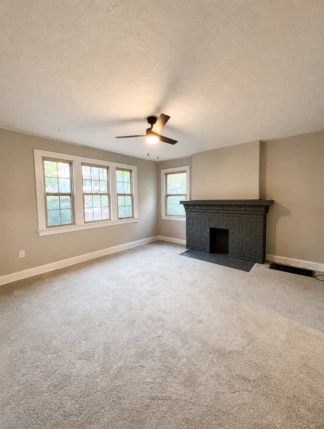 Photo - 133 W Blake Ave Unit 2