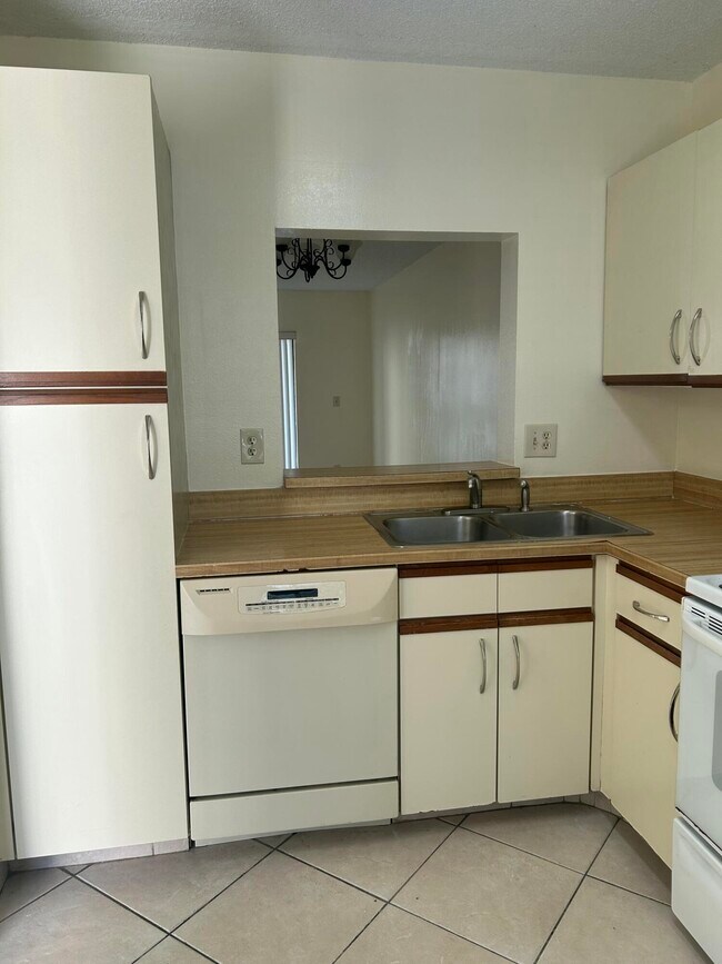 Photo - 21950 Soundview Terrace Unidad 105