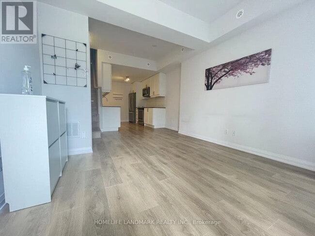 Photo - 1060 Portage Pkwy