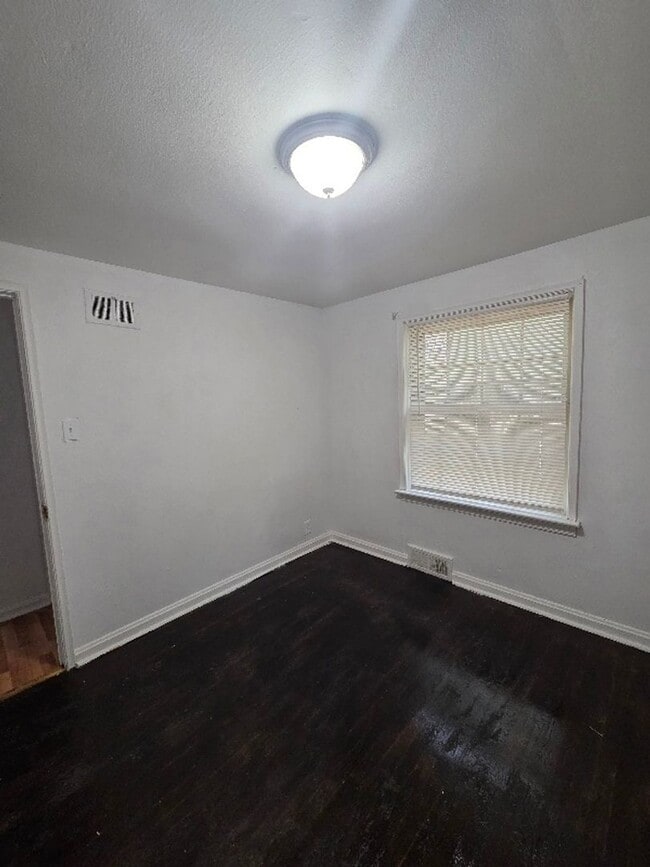 Photo - 1816 N Hanley Rd