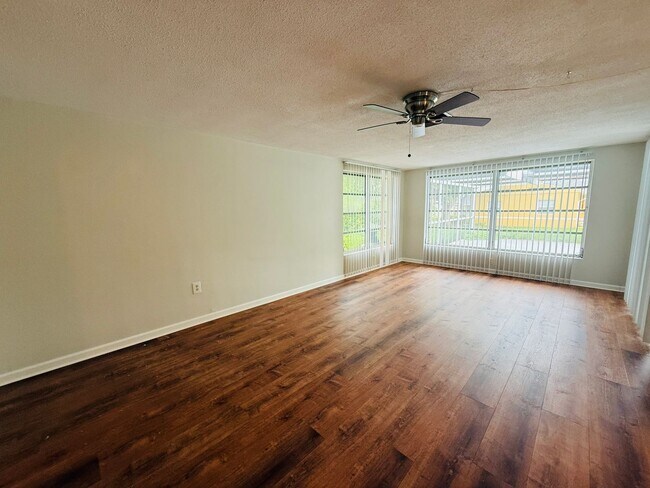 Photo - 7910 Lilac Dr