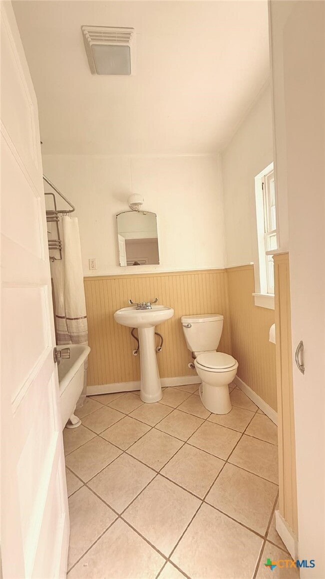 Photo - 724 N Beal St