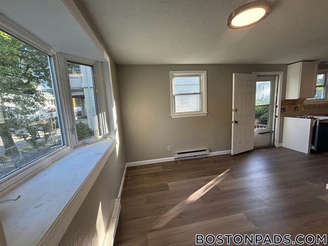 Photo - 162 Essex St Unit 1