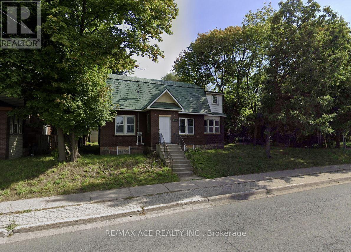 Photo - 344 Wellington St E
