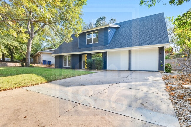 Building Photo - 1705 Deerfield Dr