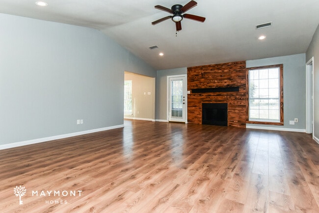 Photo - 2140 N Shore Rd