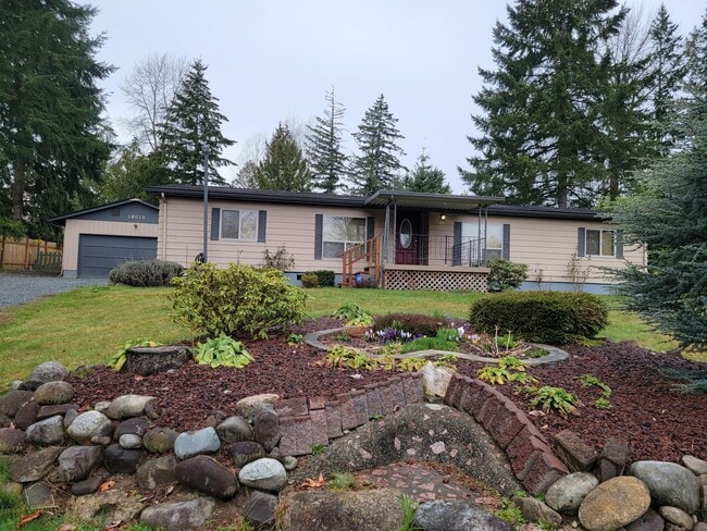 Building Photo - Private 3 bedroom home in Puyallup on fenced 0.76 acres!!