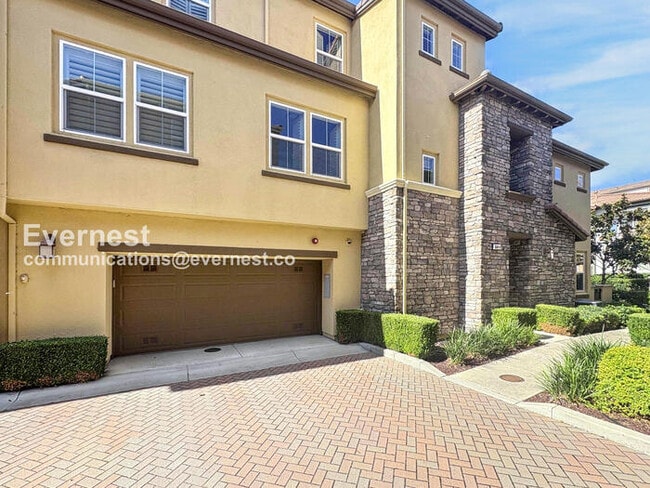 Building Photo - 644 Heligan Ln