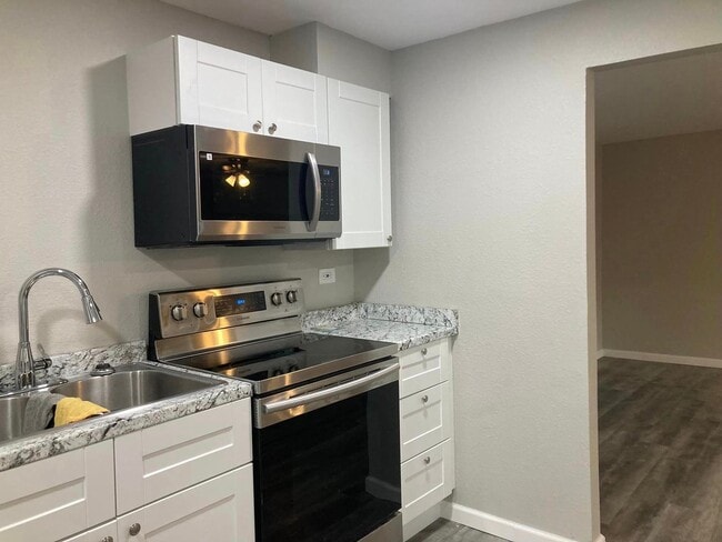 Photo - 1295 15th St SE