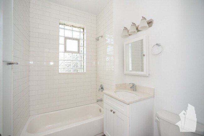 Photo - 2814 N Troy St Unit 3r