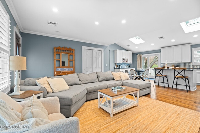 Photo - 1641 Holbrook St