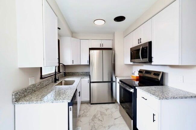 Photo - 2076 Congo St