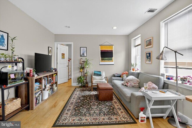 Building Photo - 709 N 3rd St Unit 3