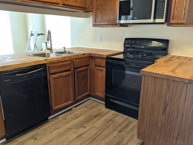 Photo - 2504 Bluejay Dr