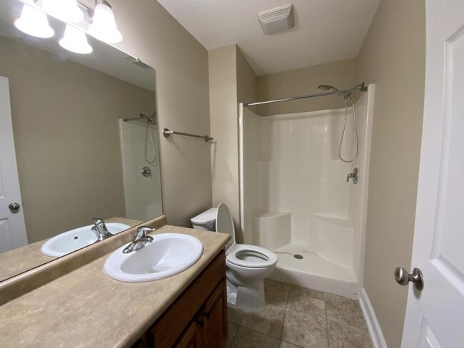 Photo - 104 Lakeview Commons Dr