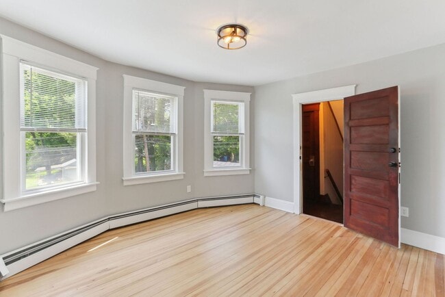 Photo - 139 Albany Ave Unit 2nd Floor
