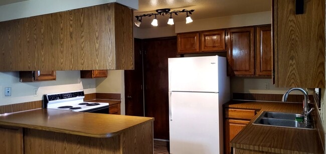 Photo - 414 S Curtis Rd