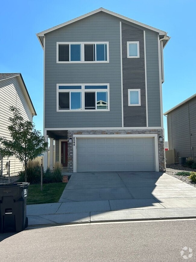 Building Photo - Single family home in Chapel Heights!