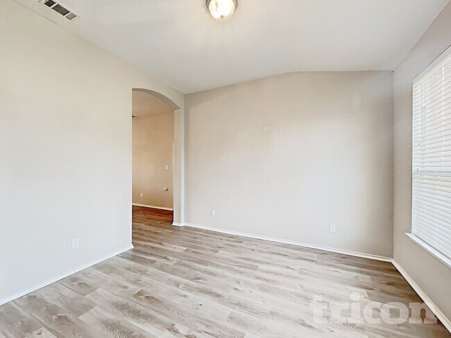 Photo - 2106 Rose May Dr