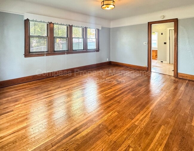 Photo - 40 Page St NE