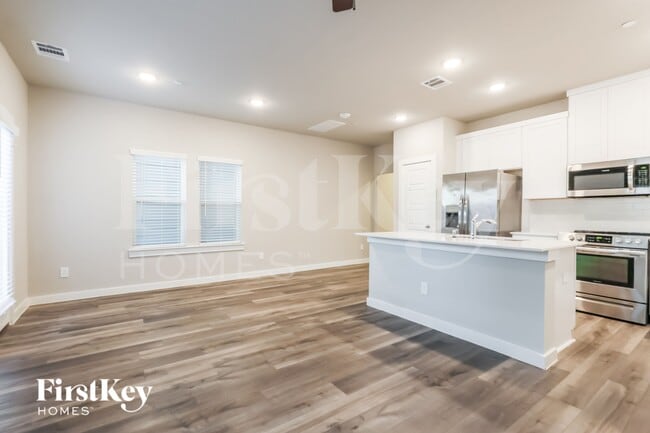 Photo - 381 N Centro Cir