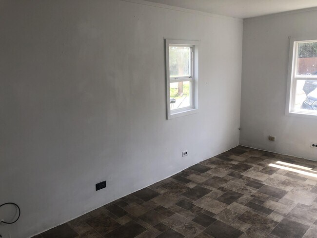 Photo - 1681 Birch St