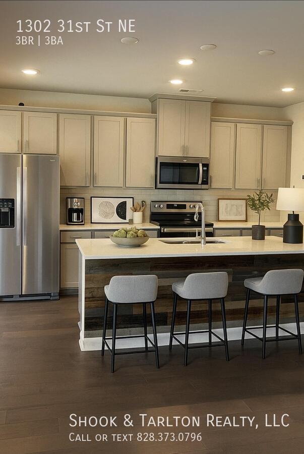 Photo - 1302 31st St NE