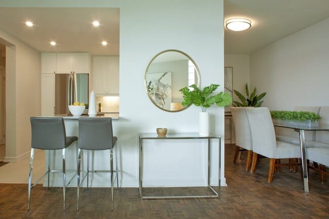 Photo - La Salle Towers