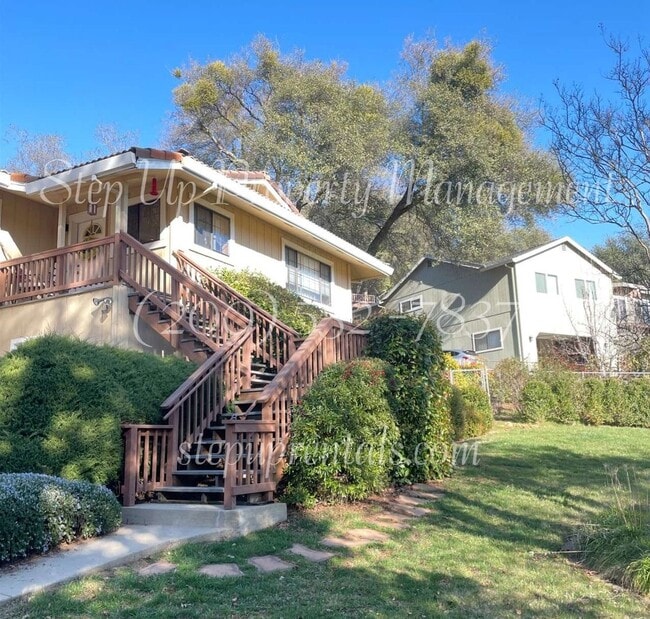 Photo - 2 Bedroom 2 Bath Home With Bonus Room off Racetrack!!!!