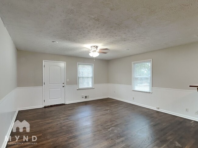 Photo - 593 Cedar Ave NW