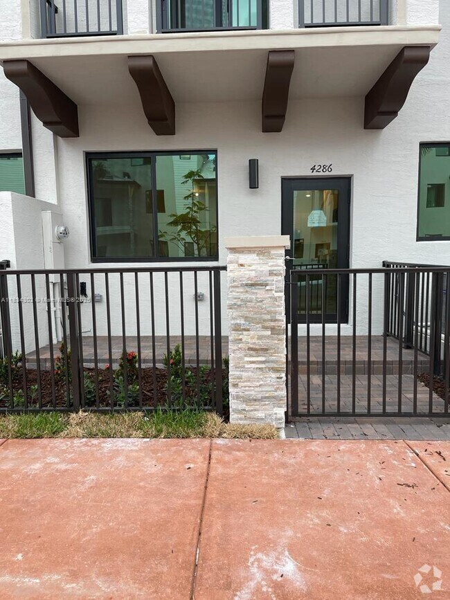 Building Photo - 4286 NW 83rd Ave Rental