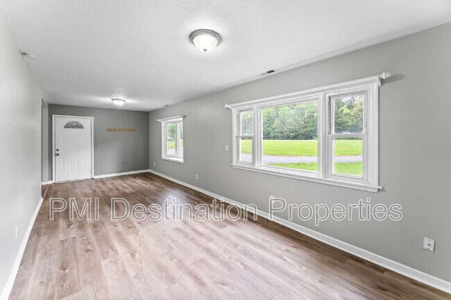 Photo - 32925 Lexington Ave