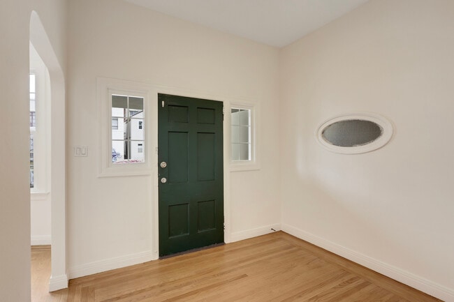 Vestíbulo - 213 7th St