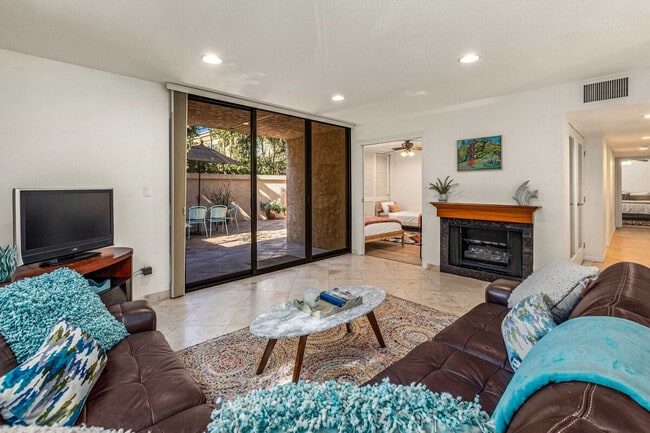 Building Photo - 2420 Torrey Pines Rd Rental