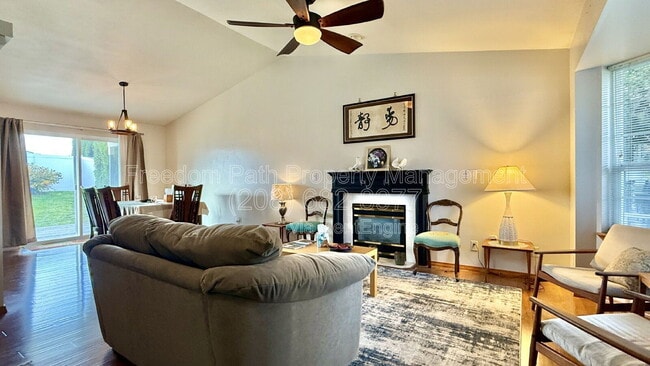 Photo - 1902 W Hampson Ave