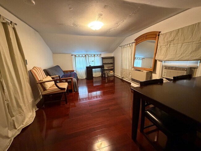 108 5th St Unit 1/2