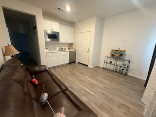 Building Photo - 15451 San Francisco Ln Unit In-law Suite Rental