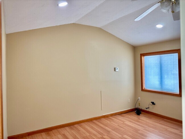 Photo - 244 E Broadway Unit Rear House