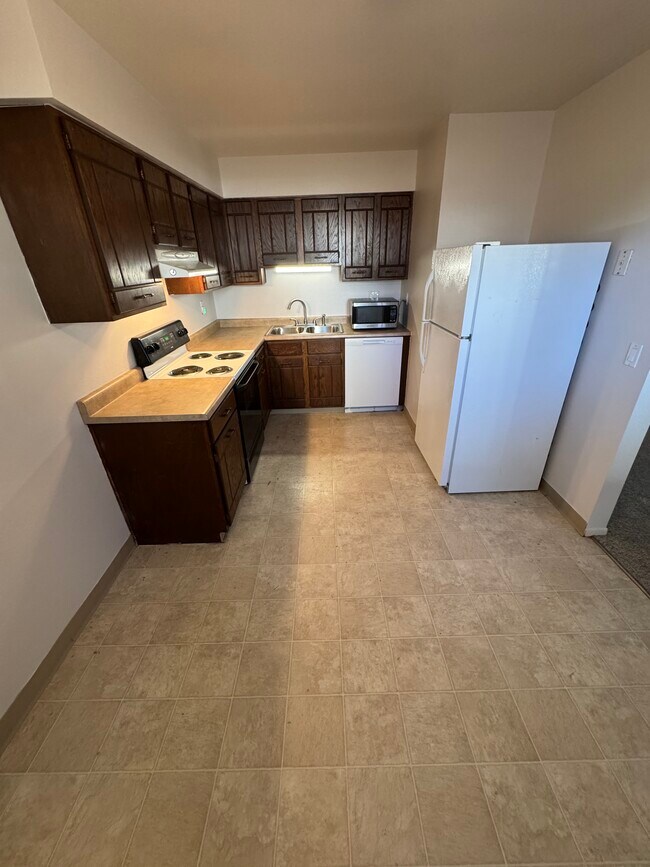 Kitchen - 376 Jefferson St Unit 1