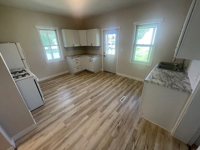 Vista de la cocina 1 - 1001 S 4th Ave