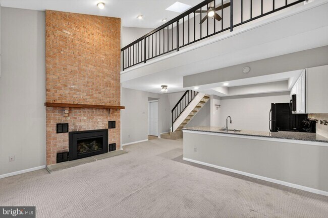 Photo - 933 Washington Pl Unit 33