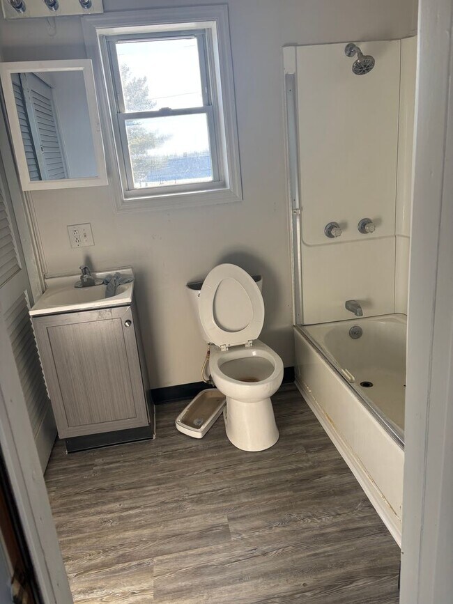 Photo - 915 W Powers St Unidad 4